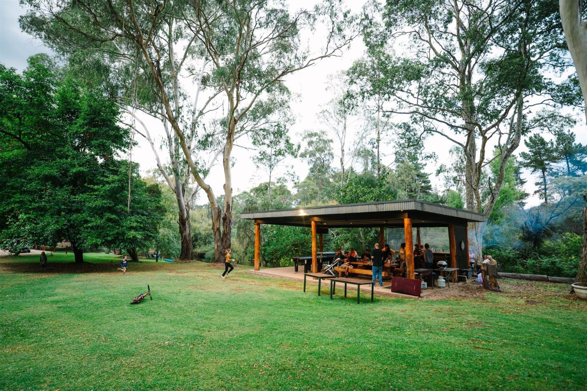 Alpine Riverside Cottages Porepunkah Exterior photo