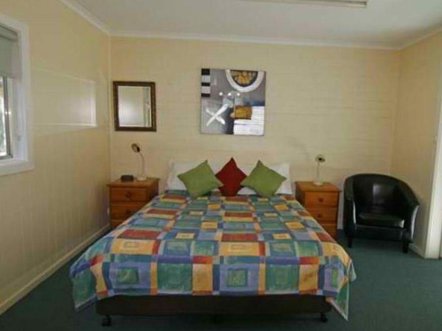 Alpine Riverside Cottages Porepunkah Exterior photo