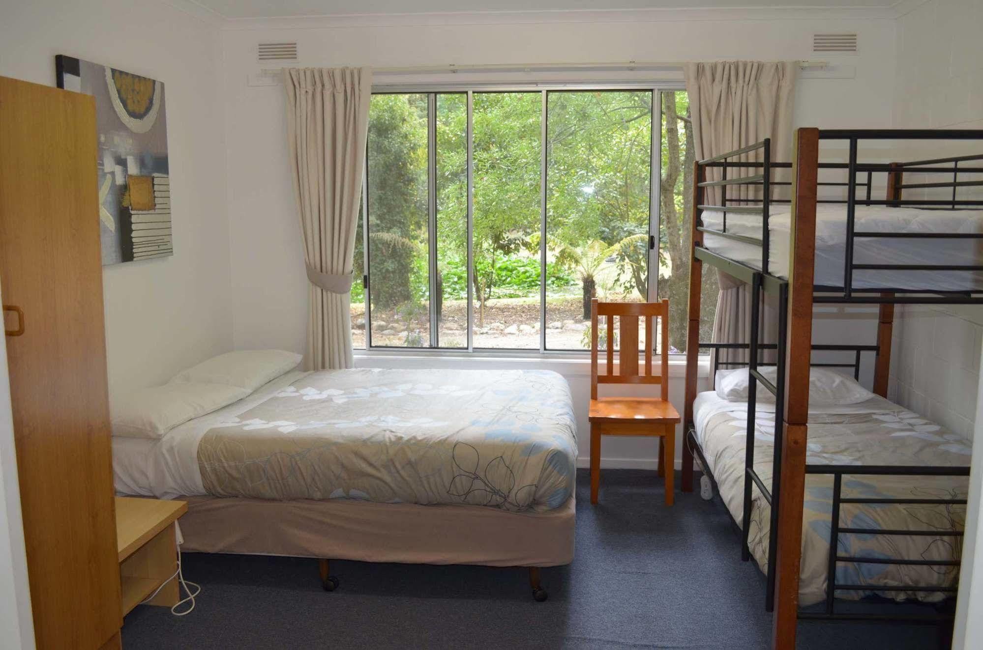 Alpine Riverside Cottages Porepunkah Exterior photo